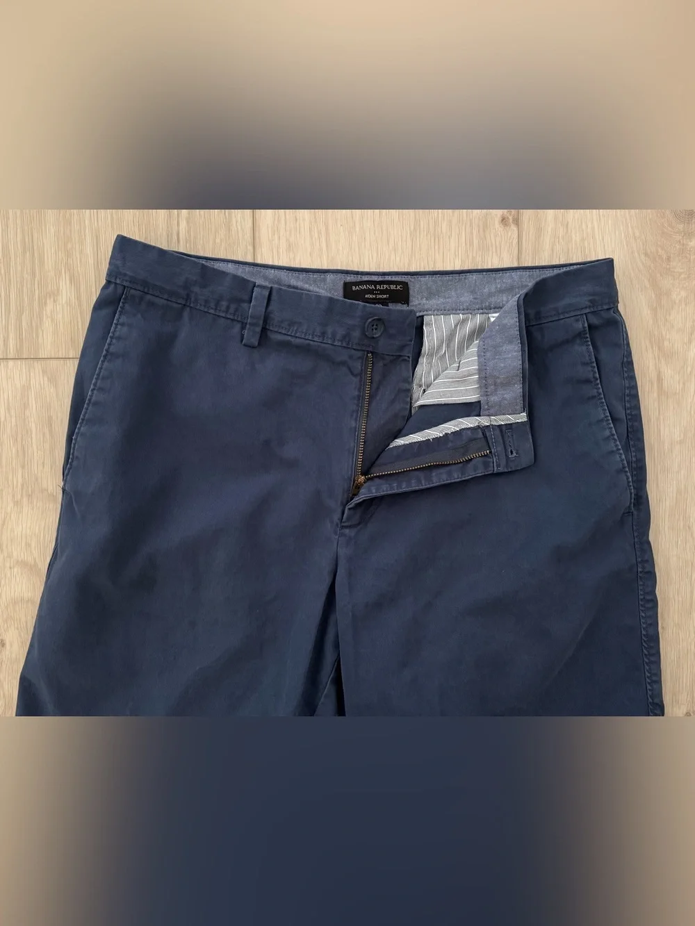 Banana Republic men’s Aiden shorts navy blue chino size 32 classic flat front
